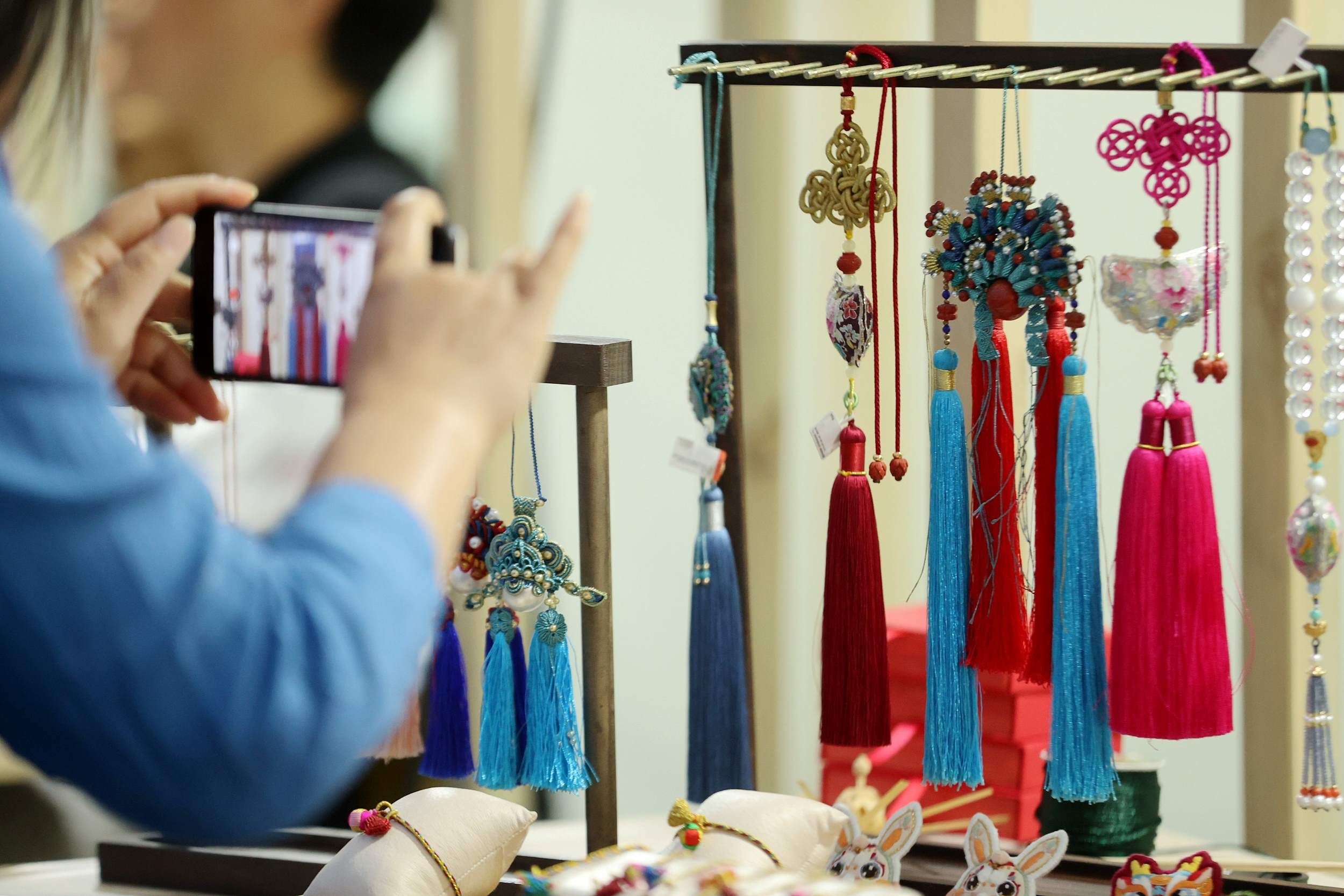 浙江湖州:多彩非遺文化展迎接文化和自然遺產(chǎn)日(圖片來源:視覺中國)