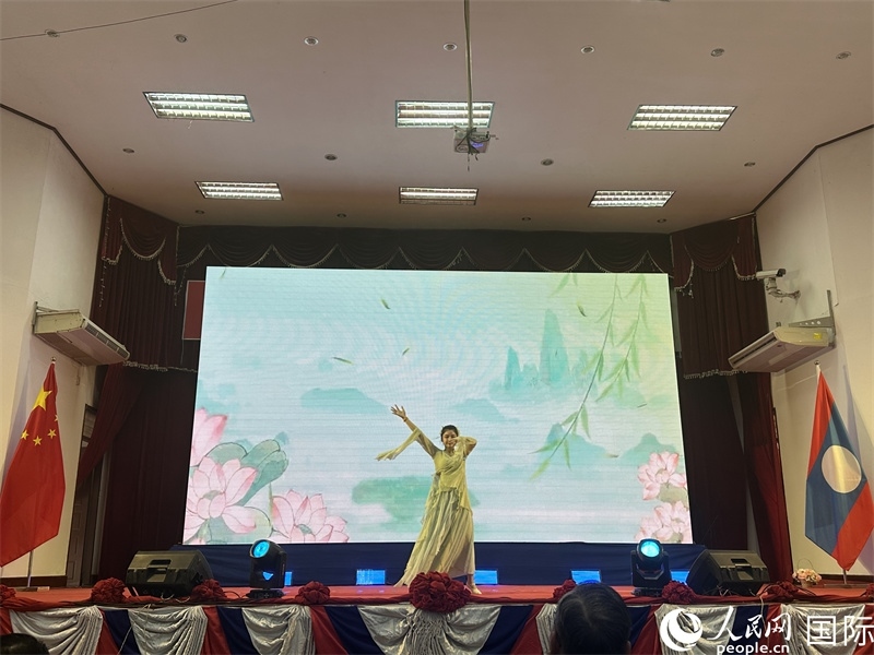 圖片：老撾選手參加第二十三屆漢語(yǔ)橋世界大學(xué)生中文比賽老撾賽區(qū)決賽。孫廣勇攝