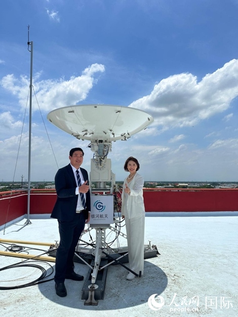 中泰兩國校企合作共贏。左為馬漢科理工大學(xué)校長帕納威·普卡亞多，右為銀河航天聯(lián)合創(chuàng)始人劉暢。人民網(wǎng)記者 簡承淵攝