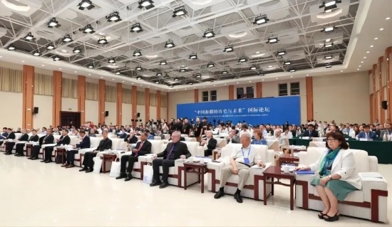 6月12日，“中國(guó)新疆的歷史與未來(lái)”國(guó)際論壇在喀什舉辦。（圖片來(lái)源：民族畫報(bào)）