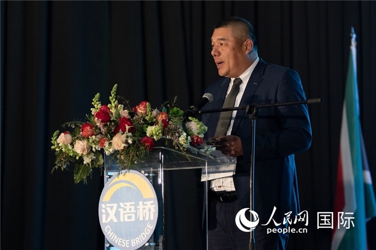 南中經(jīng)貿(mào)協(xié)會(huì)秘書(shū)長(zhǎng)韋冬澤做主旨發(fā)言。人民日?qǐng)?bào)非洲中心分社 希拉茲·莫林?jǐn)z