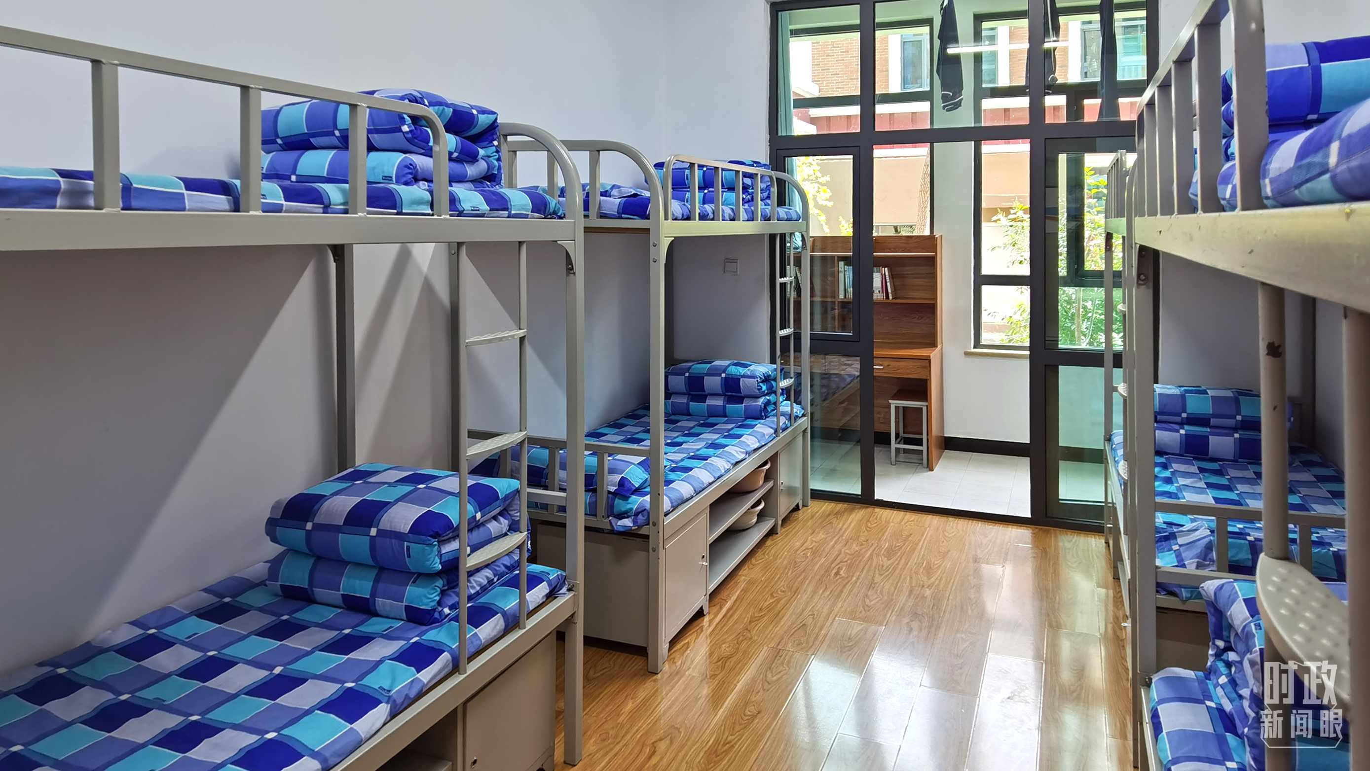 △果洛西寧民族中學(xué)宿舍樓。（總臺央視記者郭鴻拍攝）