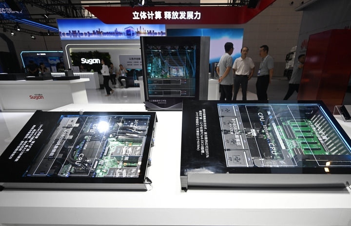 這是6月20日在博覽會上拍攝的中科曙光展區(qū)的一臺人工智能服務(wù)器。新華社記者 趙子碩 攝