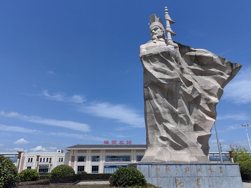 張騫雕塑。新華社記者 孫正好 攝