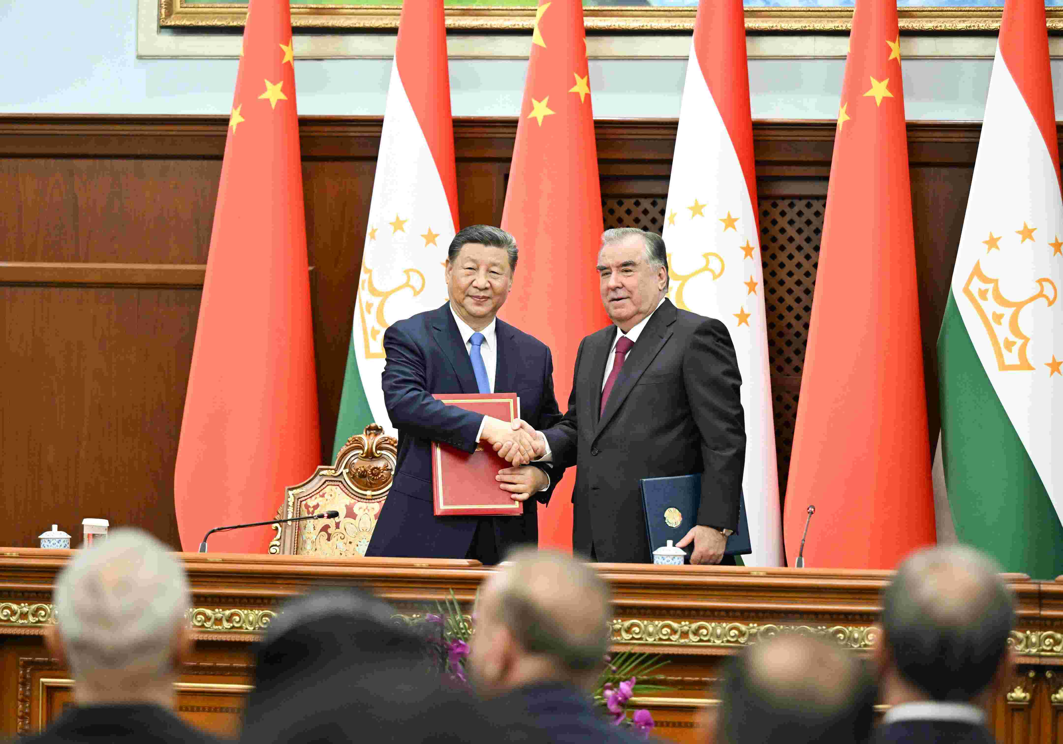 當(dāng)?shù)貢r間2024年7月5日下午，習(xí)近平主席同塔吉克斯坦總統(tǒng)拉赫蒙在杜尚別總統(tǒng)府舉行會談。會談后，兩國元首共同簽署《中華人民共和國和塔吉克斯坦共和國關(guān)于發(fā)展新時代全面戰(zhàn)略合作伙伴關(guān)系的聯(lián)合聲明》。