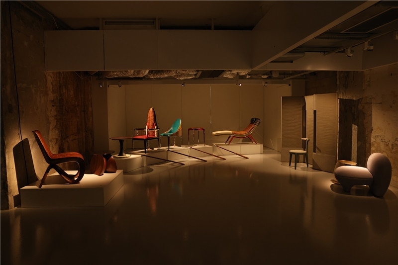 《新生萬(wàn)物-中國(guó)非遺與當(dāng)代設(shè)計(jì)展》展廳。陽(yáng)光媒體集團(tuán)供圖