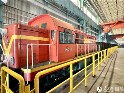 運(yùn)輸通鋼產(chǎn)品的火車。人民網(wǎng) 謝瑩攝