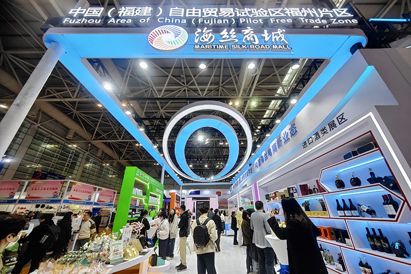 2024年3月18日，第四屆中國(guó)跨境電商交易會(huì)在福建福州開(kāi)幕。展會(huì)聚焦“鏈接跨境全流域 共建電商新生態(tài)”，集聚全國(guó)80余個(gè)外貿(mào)產(chǎn)業(yè)帶的上千家供應(yīng)鏈企業(yè)。