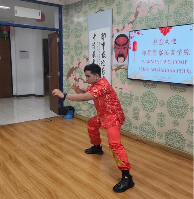 警察學(xué)員表演武術(shù)。活動主辦方供圖