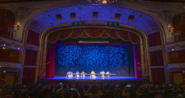 2024匈牙利青少年國際音樂會節(jié)目《戰(zhàn)臺風(fēng)》表演舞臺現(xiàn)場。兒促會藝教委供圖