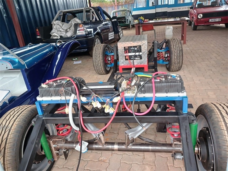 “老爺車”的跟上電動潮流。索尚古夫技術(shù)高中供圖