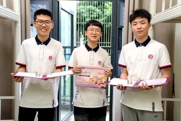 王子源（左）、母翰堯（中）、郭洋君（右）。清華大學(xué)供圖