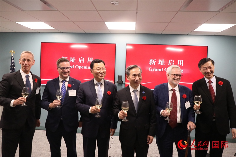 4、美中貿(mào)易全國(guó)委員會(huì)會(huì)長(zhǎng)克雷格·艾倫、美國(guó)商會(huì)高級(jí)副會(huì)長(zhǎng)傅瑞偉等美國(guó)工商界代表出席活動(dòng)。 人民網(wǎng)記者 李志偉攝