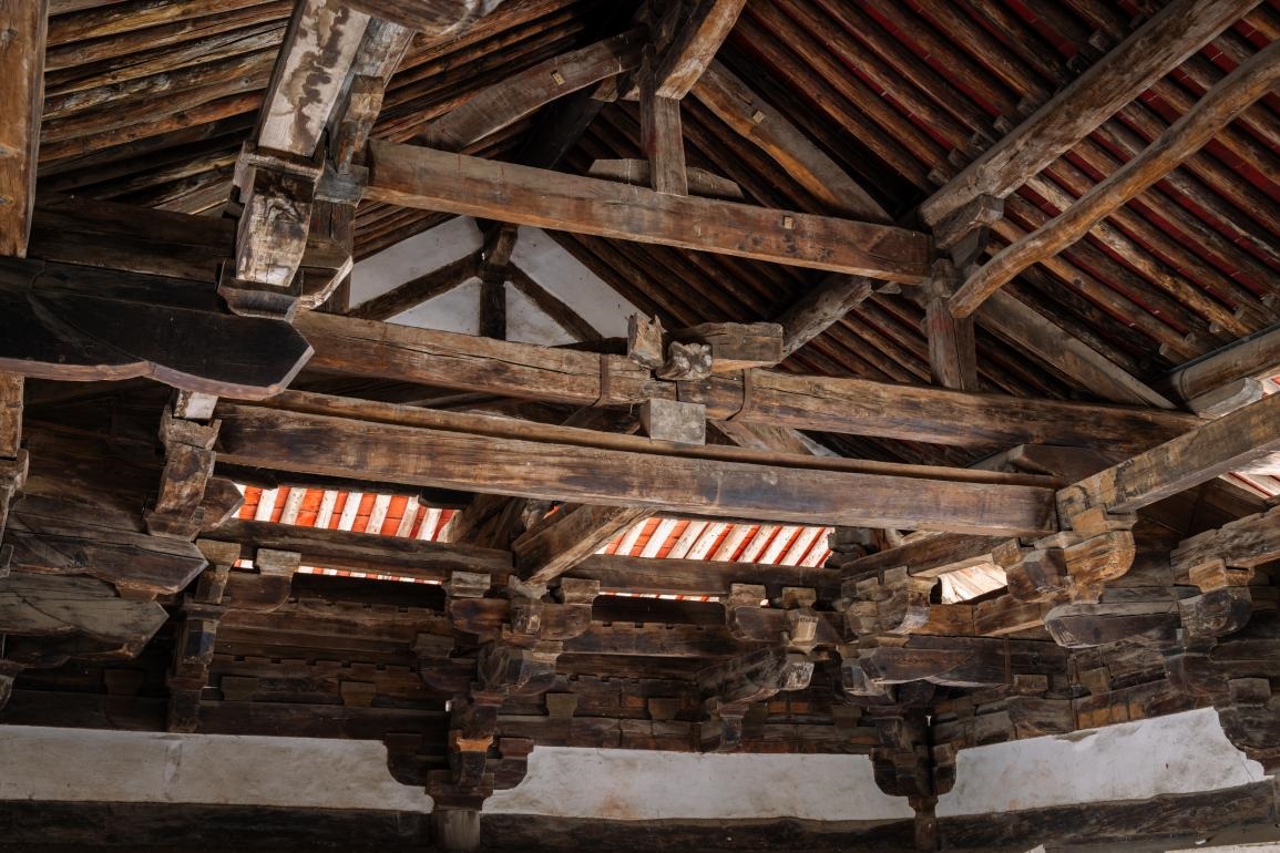 崇明寺特殊的木質(zhì)“斷梁”結(jié)構(gòu)。蘇唐詩攝