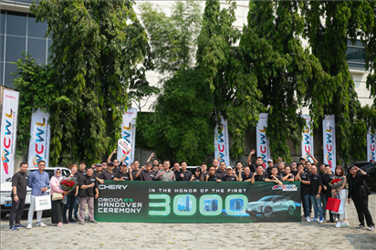 8月3日，中國(guó)車企奇瑞在雅加達(dá)舉行活動(dòng)，慶祝在印尼交付第3000輛電動(dòng)汽車OMODA E5。奇瑞汽車印度尼西亞銷售公司供圖