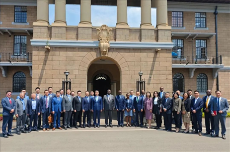 （與會人員合影留念。駐肯使館供圖）