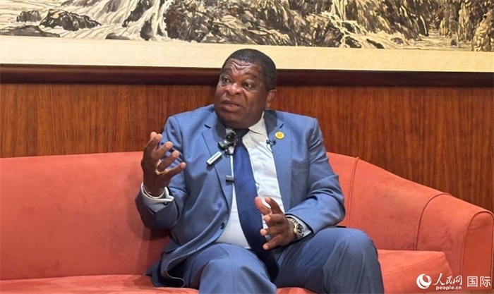 各國(guó)議會(huì)聯(lián)盟秘書長(zhǎng)馬丁·純貢接受采訪。人民網(wǎng) 曹欣悅攝