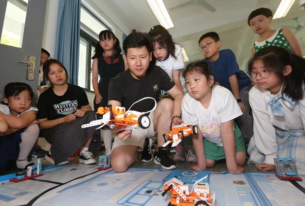 暑托班智能小車課。