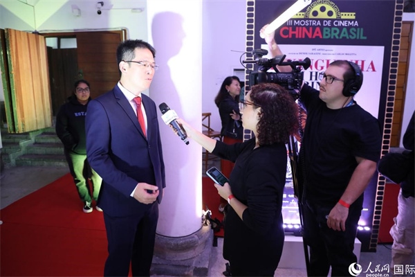 第三屆中國－巴西電影展主辦方巴西康橋博智文化傳媒公司總經(jīng)理陳翔廣在接受媒體采訪時(shí)表示，希望通過中巴電影展這個(gè)平臺(tái)促進(jìn)兩國文化交流，把更多的中國影視作品引進(jìn)巴西。人民網(wǎng)記者 陳一鳴攝