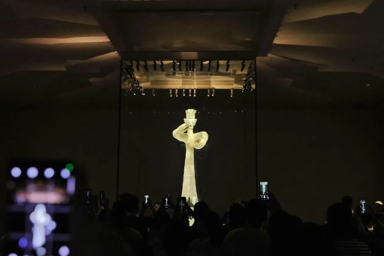 8月31日，亞洲媒體考察團(tuán)參訪三星堆博物館?！吨袊?guó)經(jīng)濟(jì)周刊》記者肖翊攝