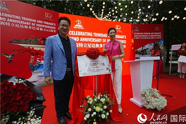 當(dāng)天的慶祝儀式上，還舉行了特多著名酒品牌安高天娜回歸中國(guó)市場(chǎng)的揭幕儀式。人民網(wǎng)記者 趙益普攝