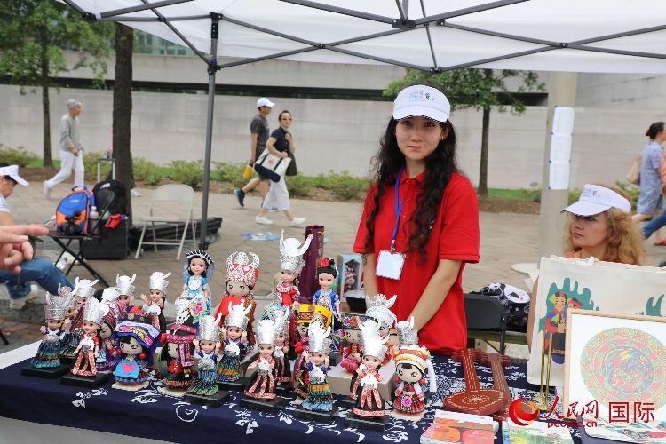 在今年活動(dòng)上，貴州代表團(tuán)設(shè)立的貴州非遺文化、“村BA”文創(chuàng)、貴州茶文化等展區(qū)。人民網(wǎng)記者 李志偉攝