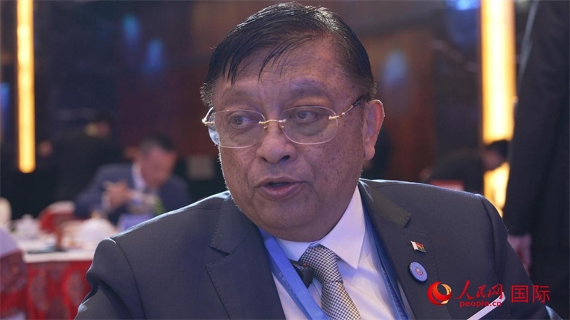 讓·路易·羅班松大使接受人民網(wǎng)專訪。人民網(wǎng) 張若涵攝