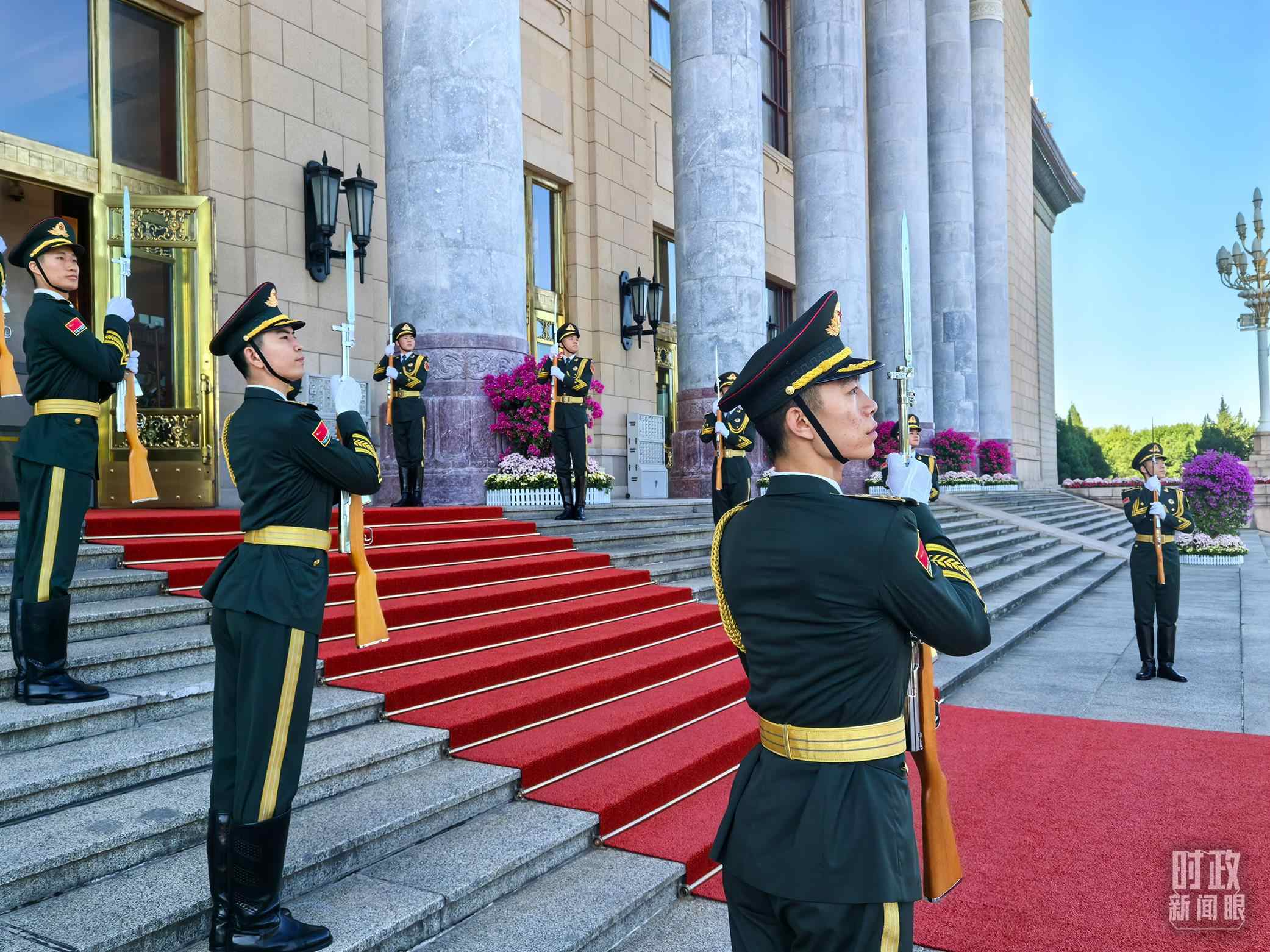 禮兵列隊(duì)迎接外賓。（總臺(tái)央視記者鐘銳拍攝）