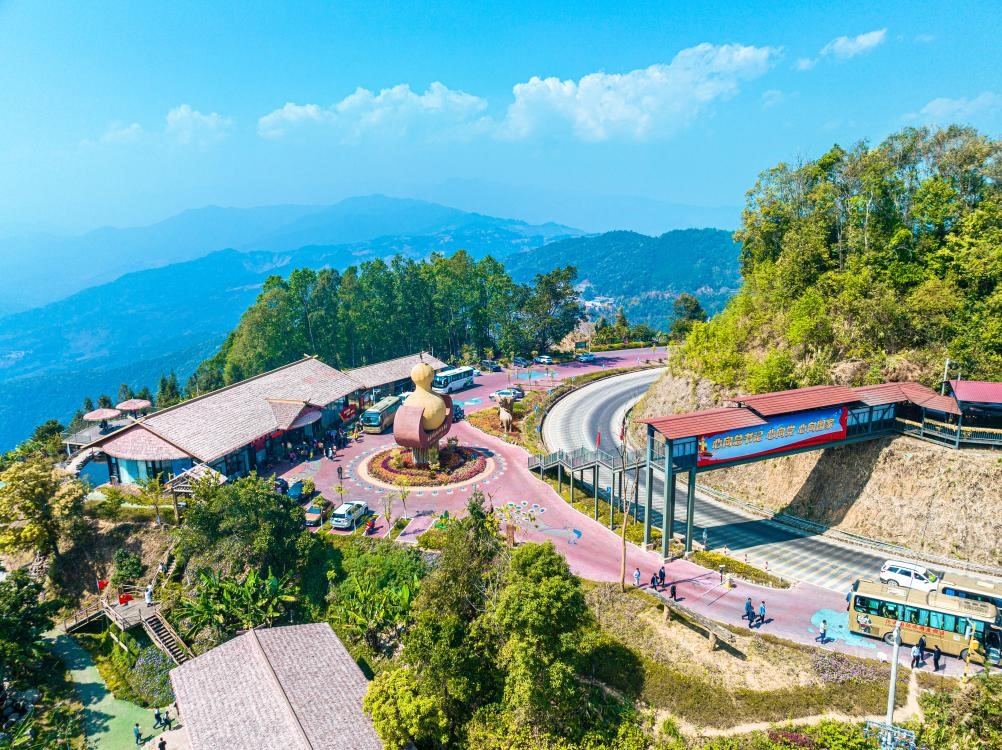 這是位于班洪鄉(xiāng)班洪村下班壩自然村的葫蘆王地AAAA級景區(qū)游客服務(wù)中心。（滄源縣融媒體中心供圖）