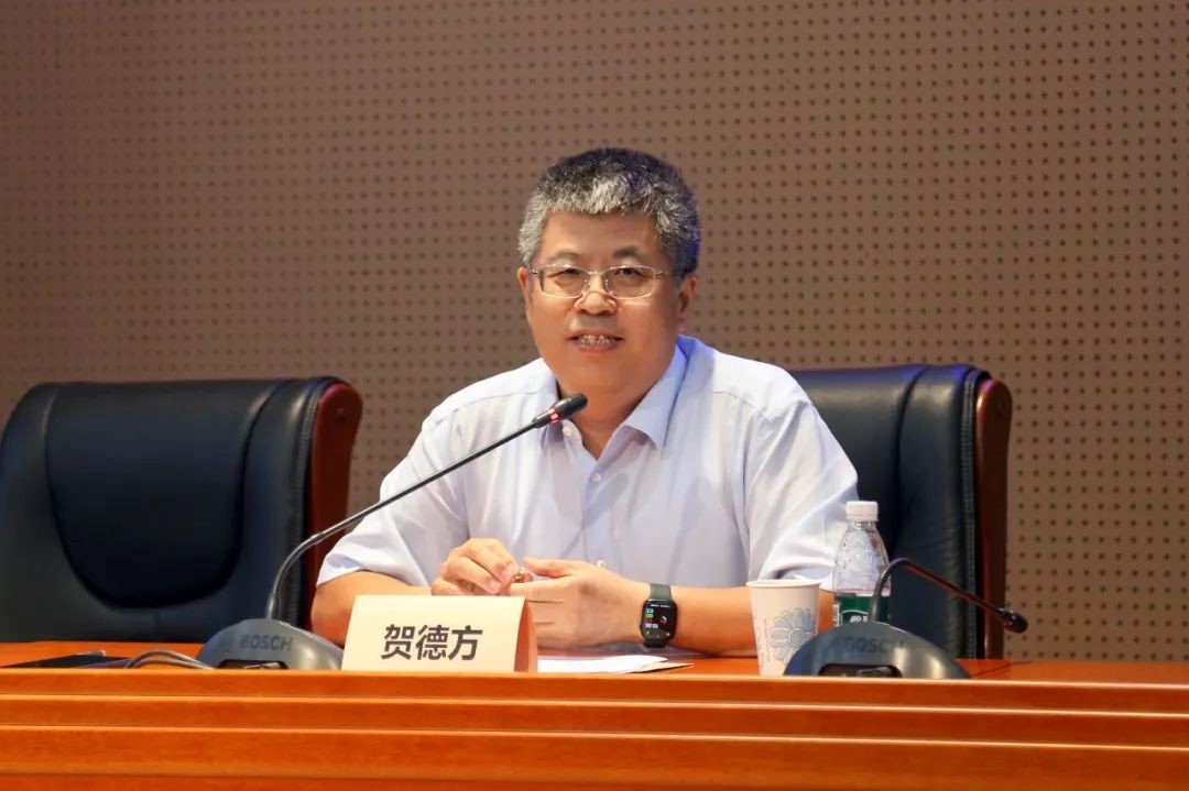 國務(wù)院參事、科技部原副秘書長、中國科技評估與成果管理研究會理事長賀德方致辭。主辦方供圖