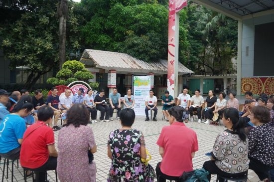  南寧市青秀區(qū)新竹社區(qū)召開“竹聲傾談”民情懇談會。（李抒蓉 攝）