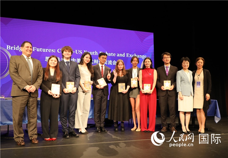 3、當(dāng)天還舉行了以“中美青年未來(lái)說(shuō)”為主題的中美“Z世代”辯論交流會(huì)。 人民網(wǎng)記者 李志偉攝