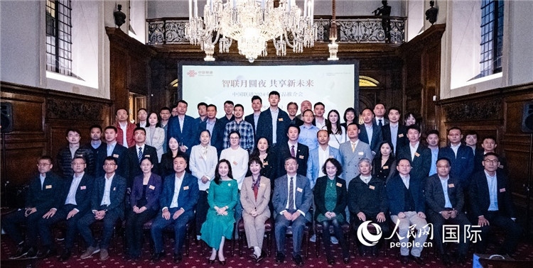 部分與會(huì)嘉賓合影。人民網(wǎng) 郭錦標(biāo)攝