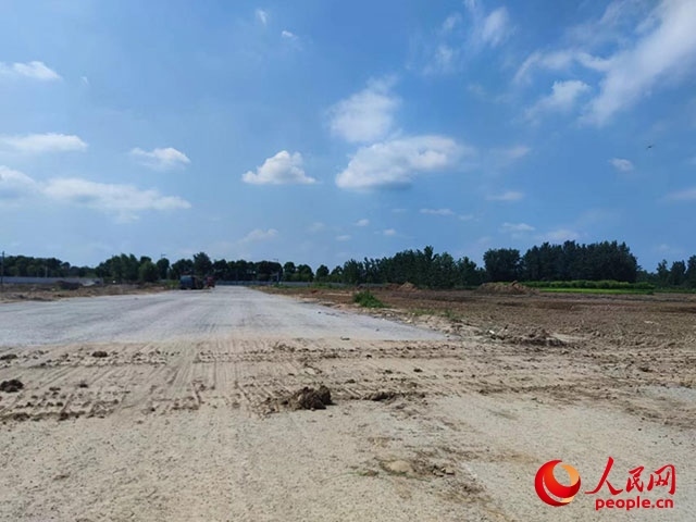 當(dāng)?shù)匾驯唤型５柠}河?xùn)|路。人民網(wǎng) 鞠峰攝