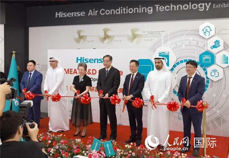 圖為開業(yè)剪彩儀式。人民網(wǎng)記者管克江攝