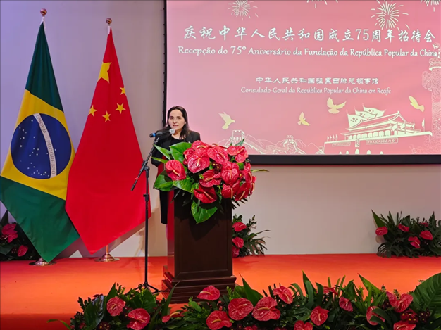 伯南布哥州州長代表、科技廳長維達爾在招待會上致辭。 中國駐累西腓總領(lǐng)館供圖