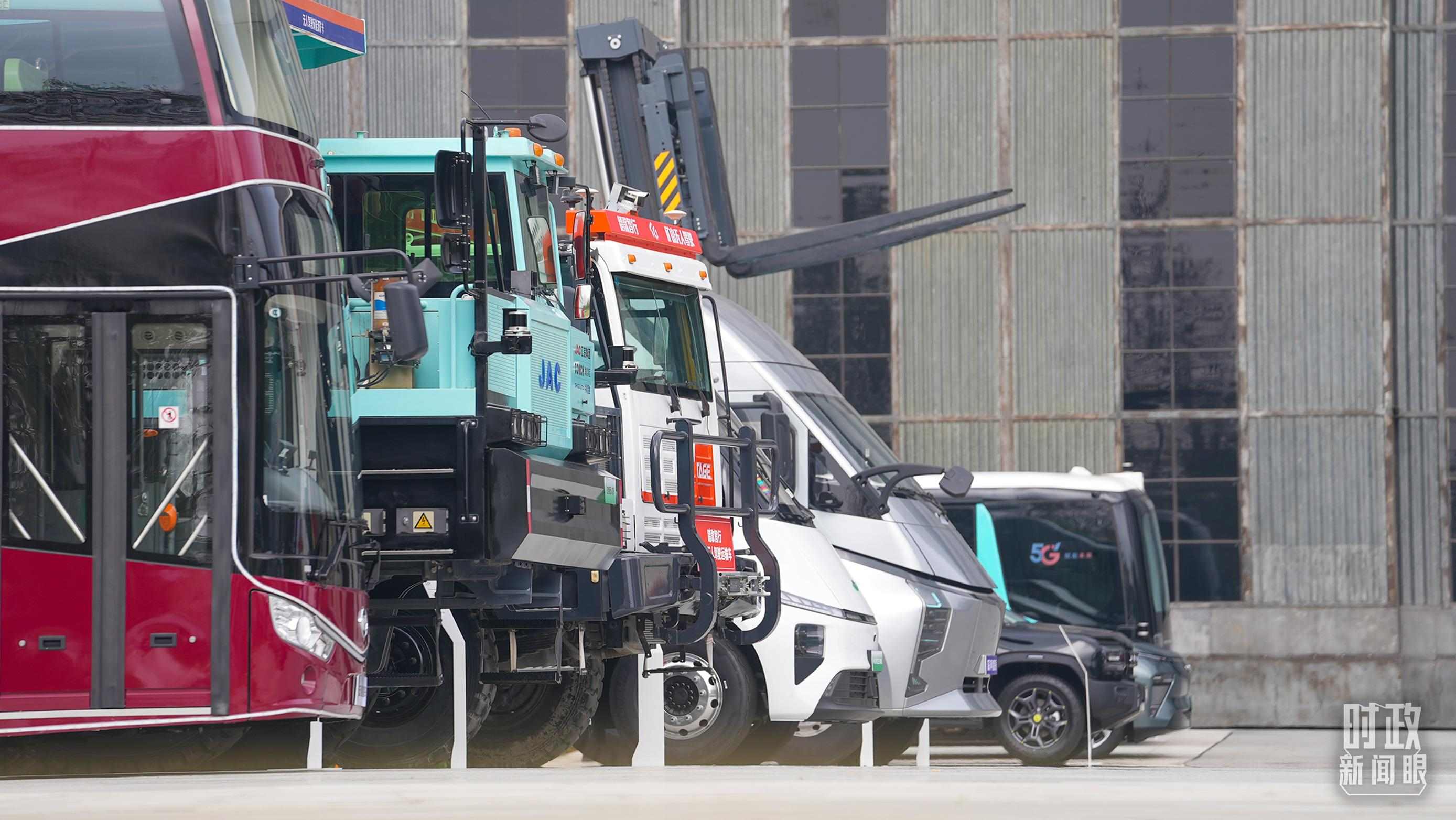 △安徽省重大科技創(chuàng)新成果集中展示展出的新能源汽車。（總臺(tái)央視記者金雨秋拍攝）