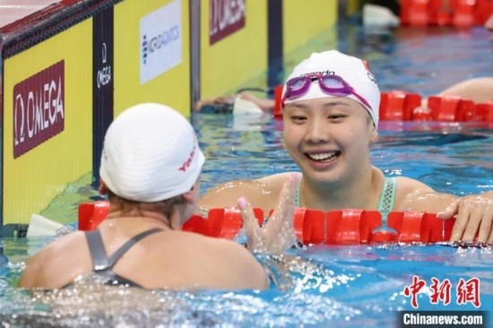 10月19日晚，2024年世界泳聯(lián)游泳世界杯上海站結(jié)束第二個比賽日的爭奪。圖為中國選手唐錢婷在女子100米蛙泳決賽中。 中新社記者 湯彥俊 攝