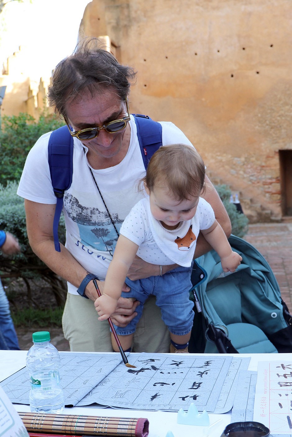 小小書法家。拉巴特中國文化中心供圖