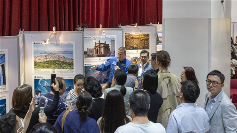 5月29日，“宇宙·金磚國家”圖片巡回展在北京舉辦，活動(dòng)現(xiàn)場吸引了眾多中國觀眾。北京俄羅斯文化中心供圖