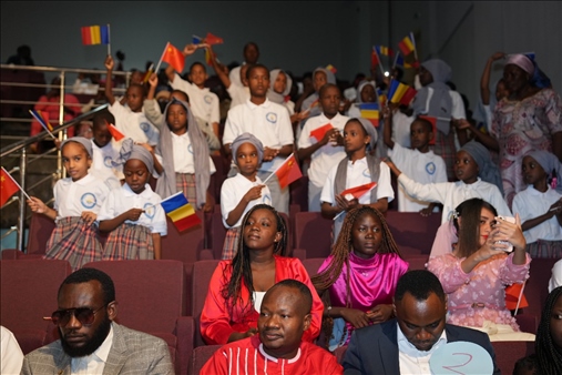 現場觀眾與決賽選手熱情互動。中國石油非洲公司供圖