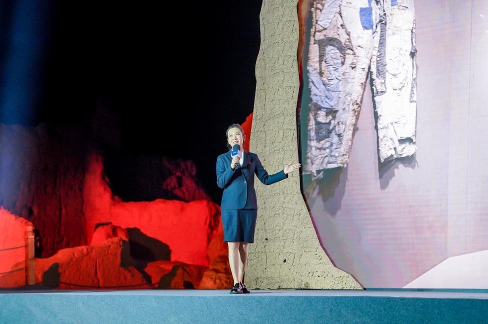 顧晨葉在“何以中國(guó)·五星出東方”網(wǎng)絡(luò)主題宣傳活動(dòng)現(xiàn)場(chǎng)演講。人民視頻供圖