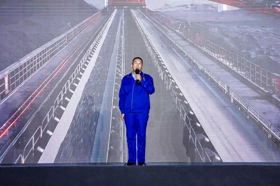 邵旭鵬在“何以中國(guó)·五星出東方”網(wǎng)絡(luò)主題宣傳活動(dòng)現(xiàn)場(chǎng)演講。人民視頻供圖