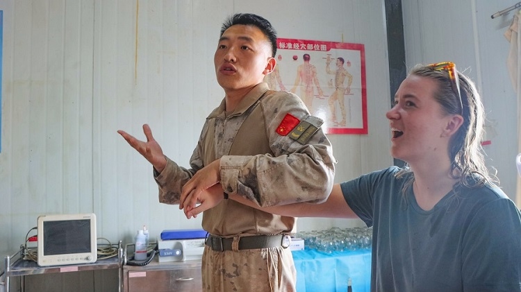 體驗(yàn)中醫(yī)針灸。羅詩穎攝