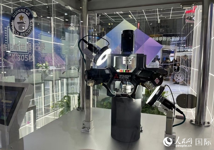 三菱電機開發(fā)的魔方機器人是吉尼斯世界紀錄保持者。人民網(wǎng)記者 陳思攝