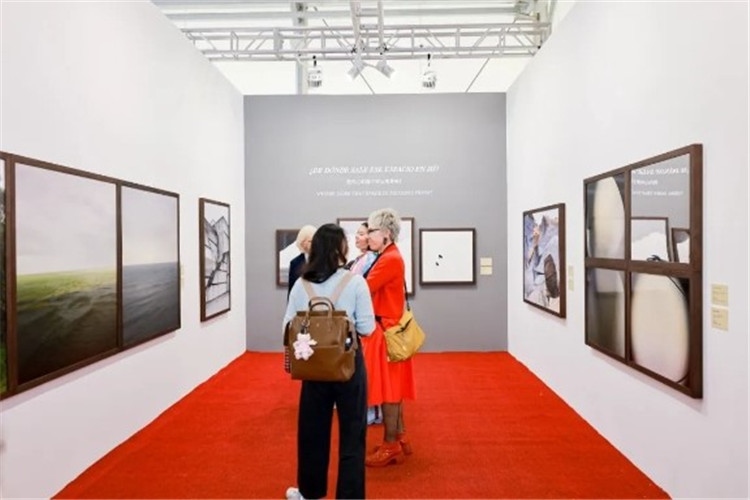 “我內(nèi)心的那個空從哪里來？從波濤、云朵和勇氣”西岸藝博會展覽現(xiàn)場 圖片由主辦方提供