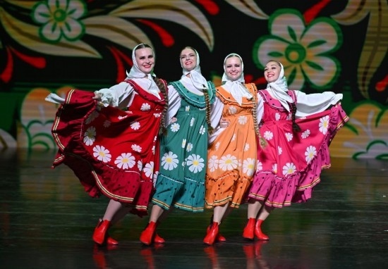 6月22日，2024-2025“中俄文化年”海南島歡樂節(jié)俄羅斯藝術(shù)團體巡演在?？谑信e行。新華社記者郭程攝