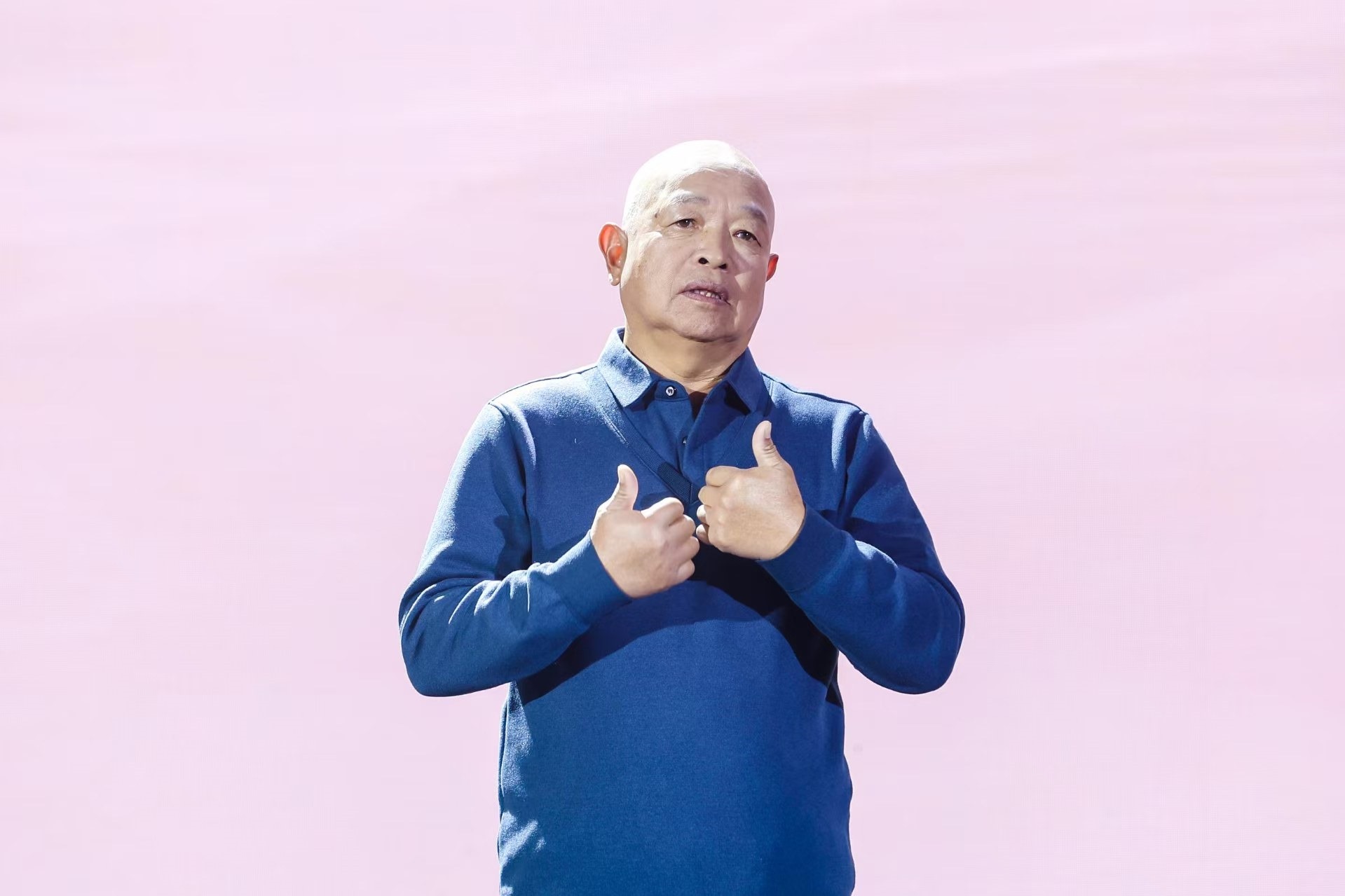 “山東好人”、煙臺(tái)市無(wú)聲洗車場(chǎng)經(jīng)理柳興濤。人民視頻供圖。