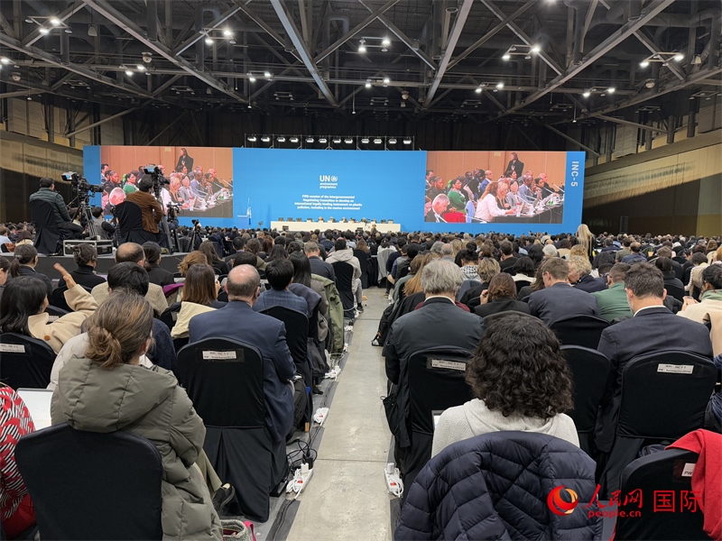 圖為塑料污染政府間談判委員會(huì)第五次會(huì)議現(xiàn)場(chǎng)。人民網(wǎng)記者 莽九晨攝