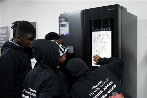 海信智能冰箱吸引南非人。海信南非公司供圖